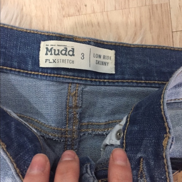 NWT RIPPED JEANS - Picture 3 of 3